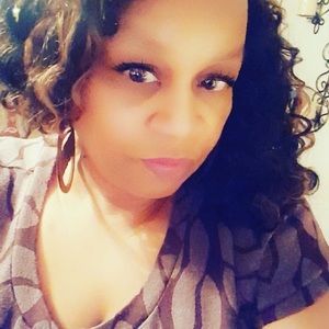 Meet your Posher, Adra